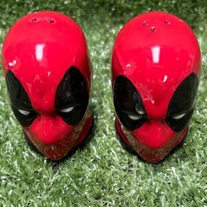 Marvel Comics DEADPOOL Ceramic Salt and Pepper Shakers.  No box